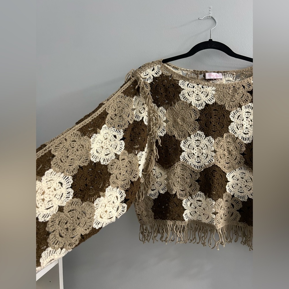 Pink lily LOST IN LOVE BROWN MULTI FLOWER CROCHET SWEATER - Picture 5 of 9
